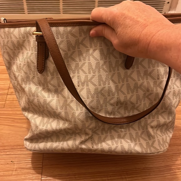 MK purse - Picture 2 of 3